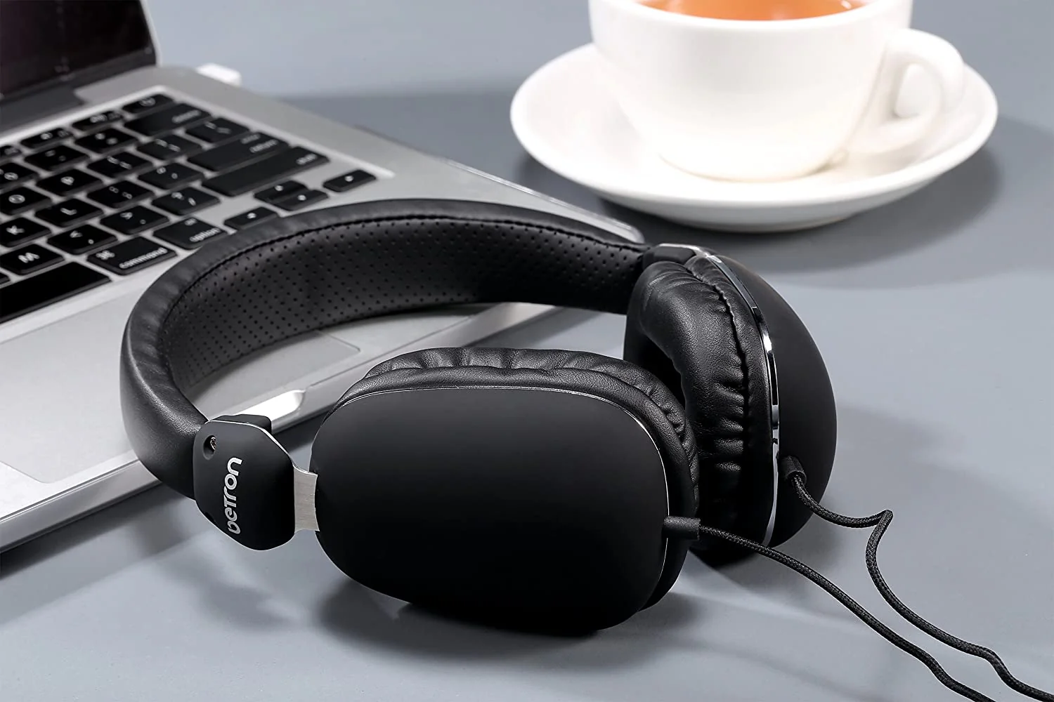 Betron HD500 on Ear Headphones Earphones Bass Driven Sound Light Weight Black - Image 6