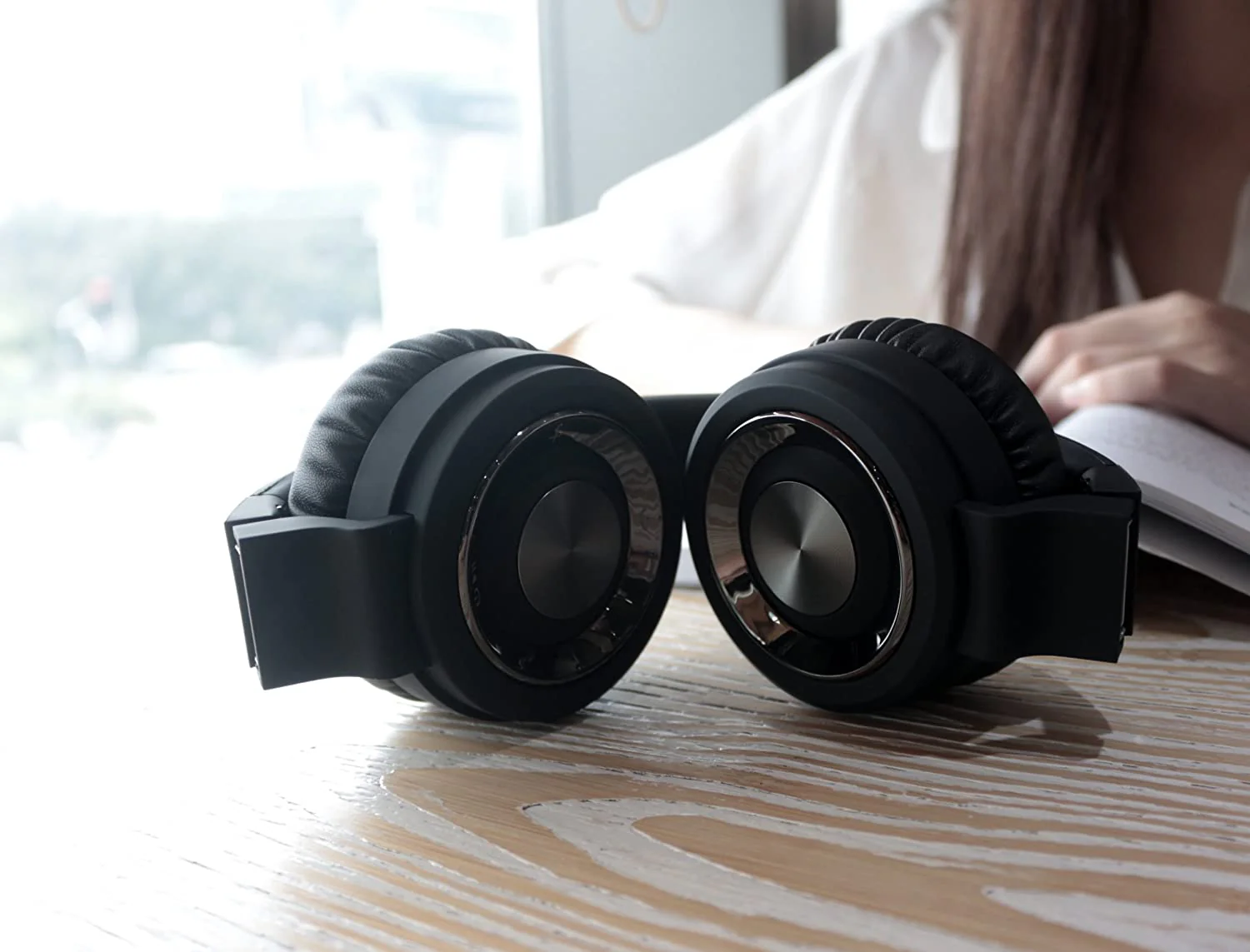 Betron BN15 Wireless Headphones With Mic On-Board Volume Control On-Ear Foldable Bluetooth Black - Image 4