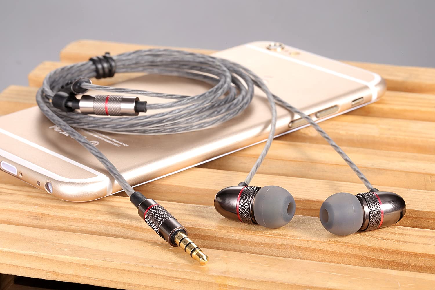 Betron ELR50 Earphones in Ear with Microphone Remote Control Including Carry Case 6 Silicon Ear Buds - Image 14