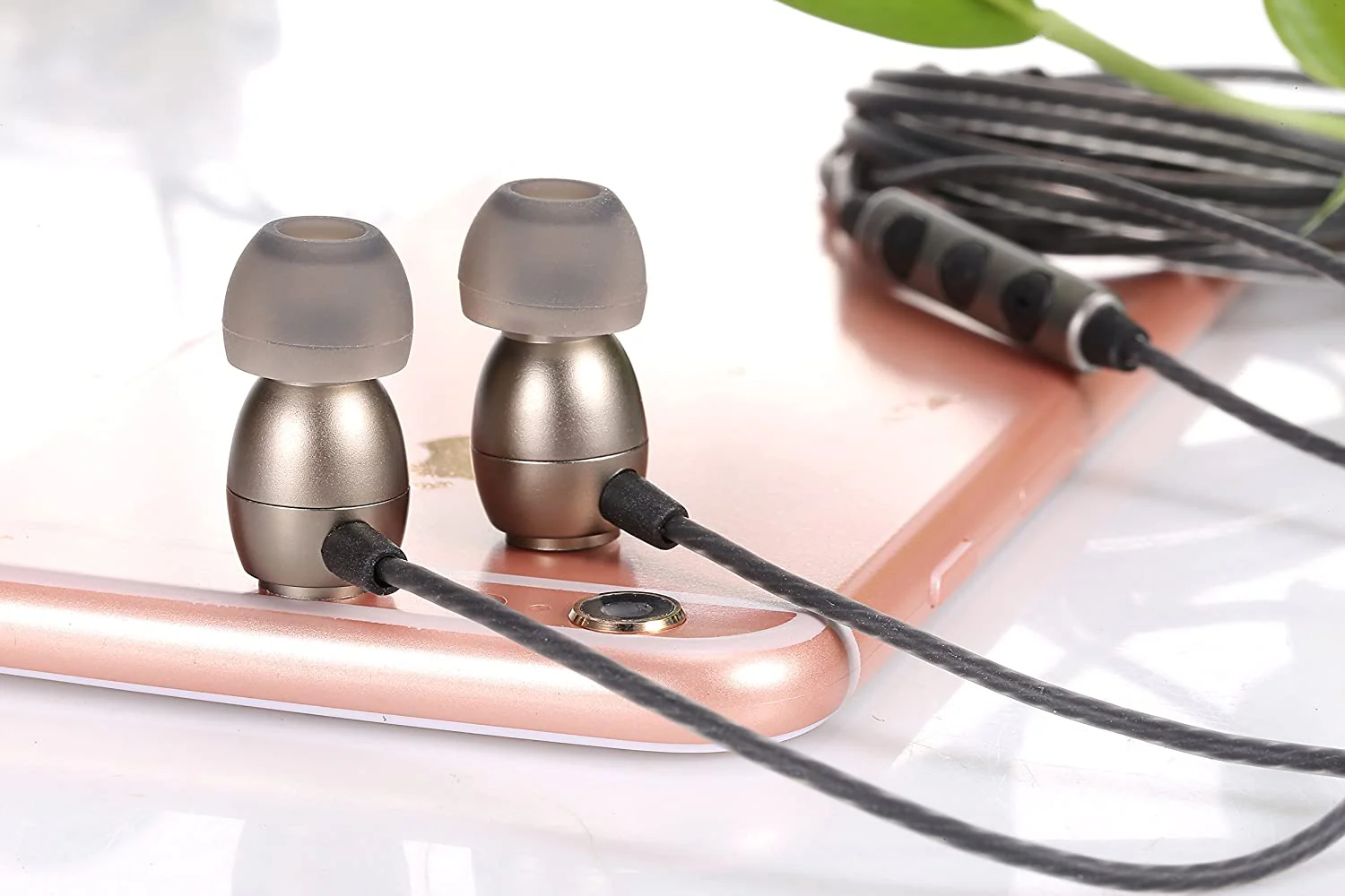 Betron GLD100 Earphone with Mic Volume Control Noise Isolating With 3 Different Sized Earbuds Black - Image 3