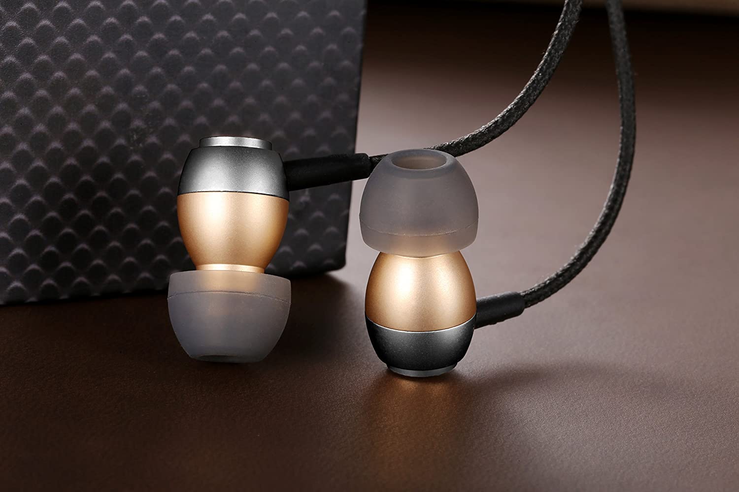 Betron GLD60 Noise Isolating In-Ear Headphones Earphones Vivid Bass Sound Gold Plated Connector - Image 2