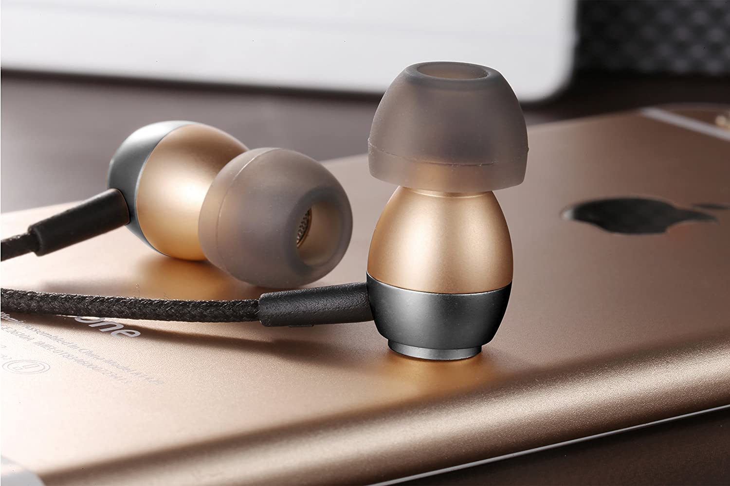 Betron GLD60 Noise Isolating In-Ear Headphones Earphones Vivid Bass Sound Gold Plated Connector - Image 6
