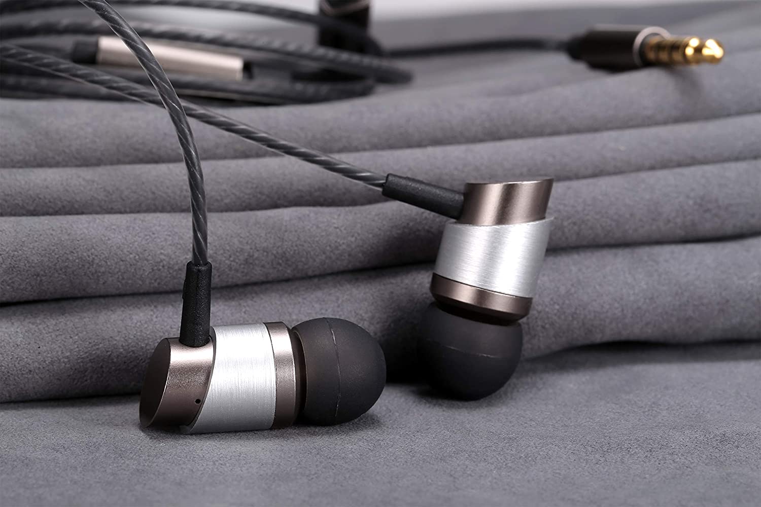 Betron KRTE90 Noise Isolating In Ear Headphones With Mic High Powered Bass Versatile Earphone - Image 4